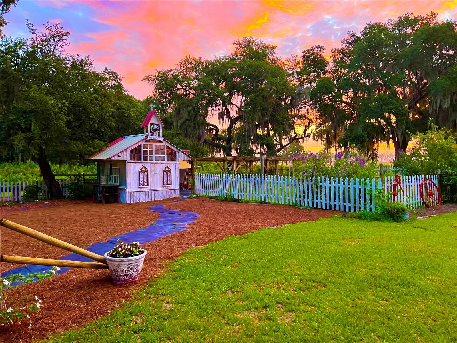 15300 LAKE IOLA ROAD, Dade City, FL 33523