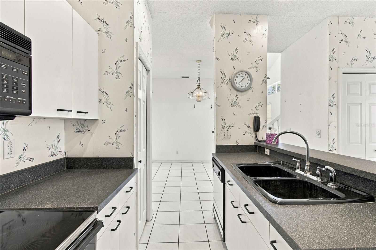 1050 STARKEY ROAD, #907, Largo, FL 33771