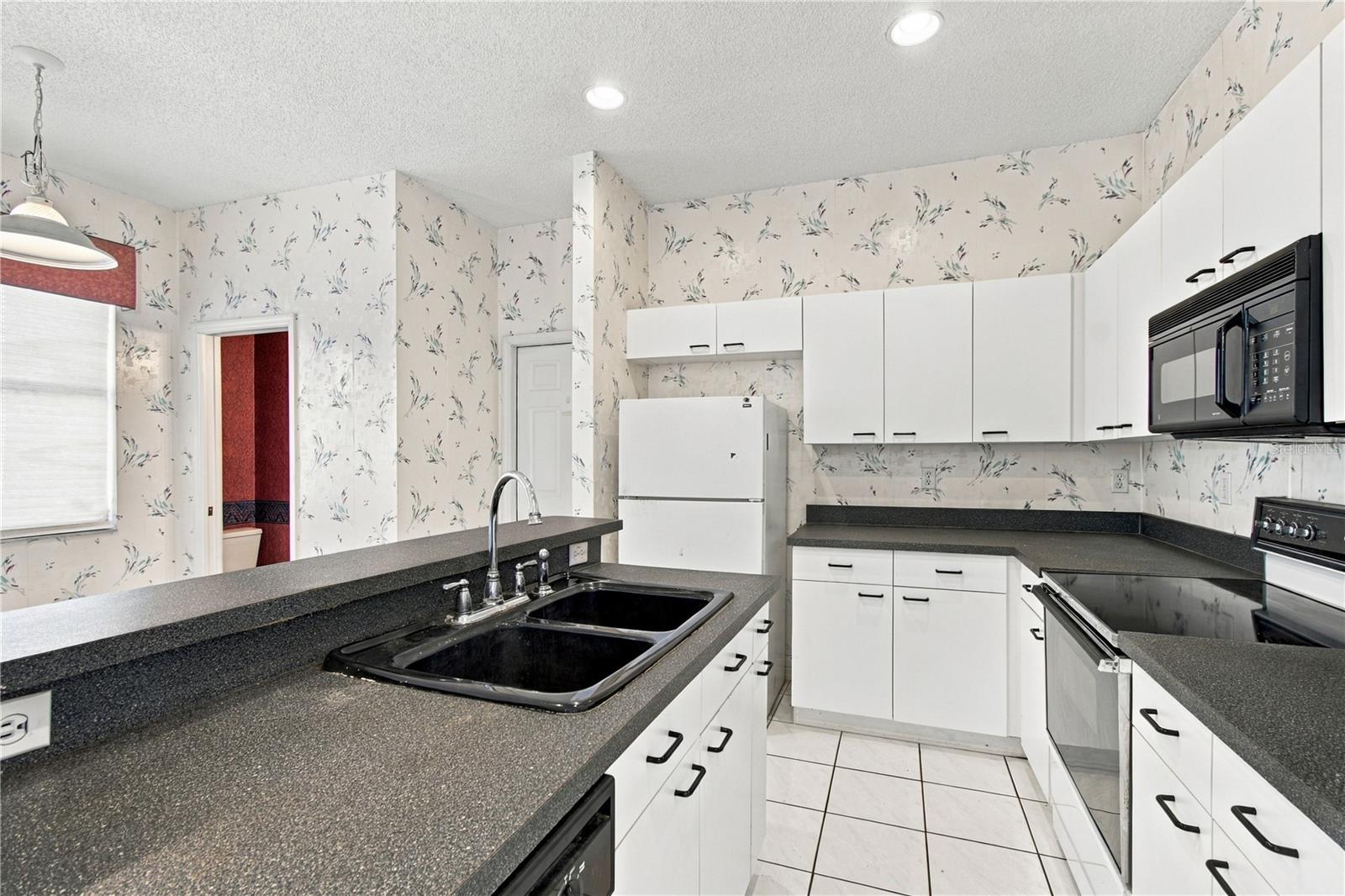 1050 STARKEY ROAD, #907, Largo, FL 33771