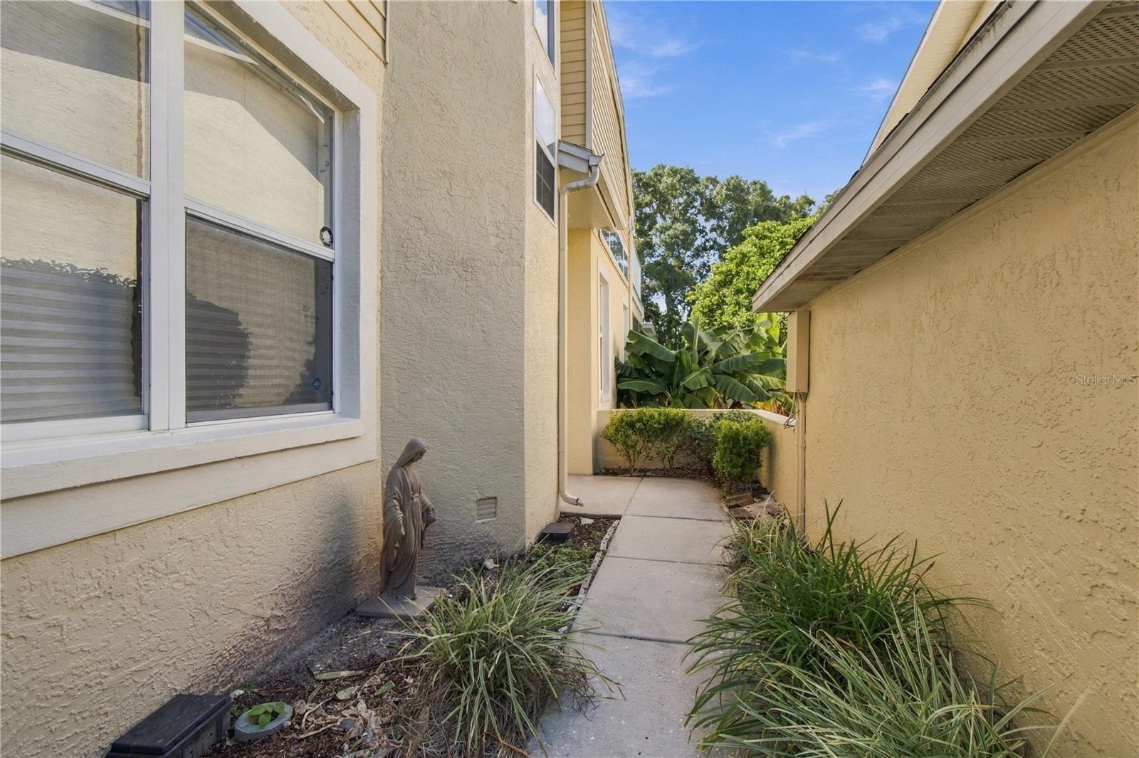 1050 STARKEY ROAD, #907, Largo, FL 33771