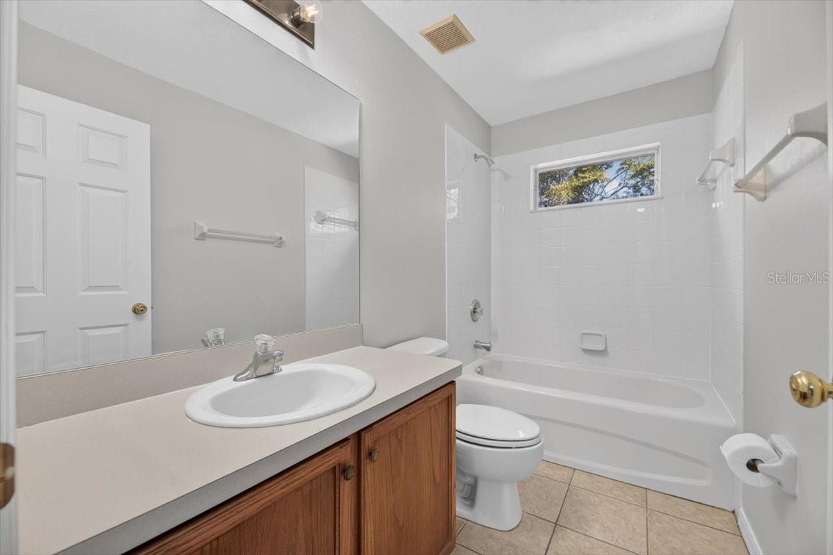 Full Guest Bathroom - Upstairs