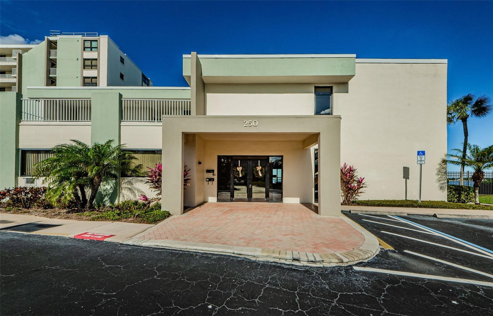 200 WOODETTE DRIVE, #401A, Dunedin, FL 34698