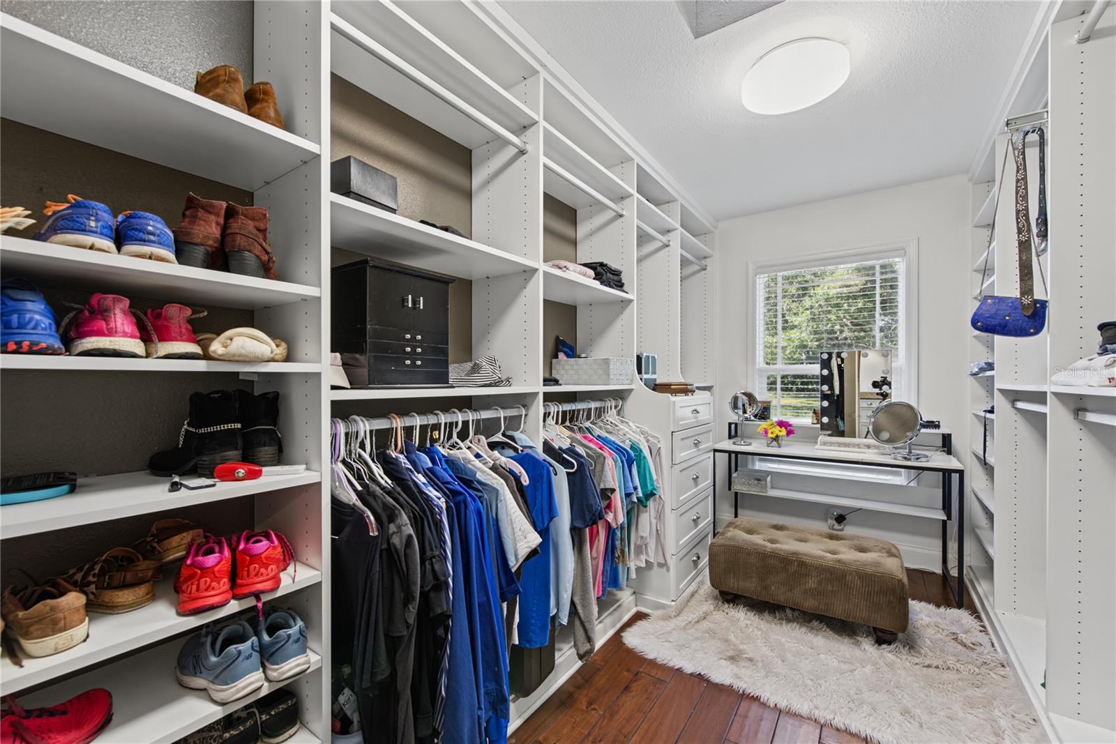 Primary closet (1)