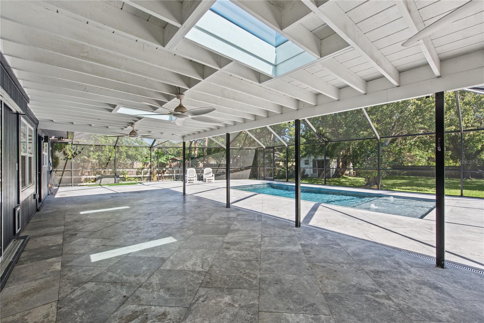 Covered patio (1)