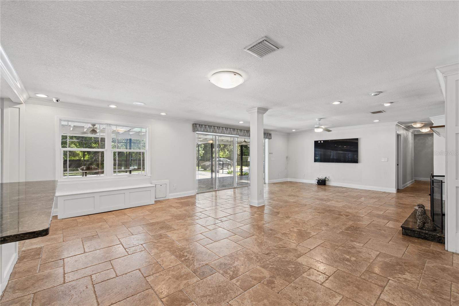 Great room (4)