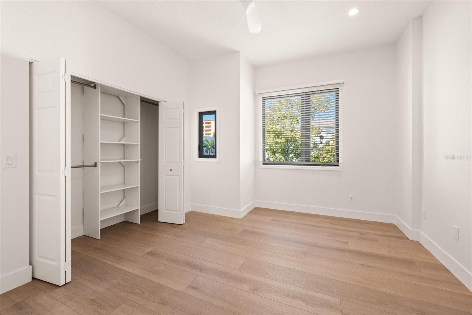 295 7TH STREET S, St Petersburg, FL 33701