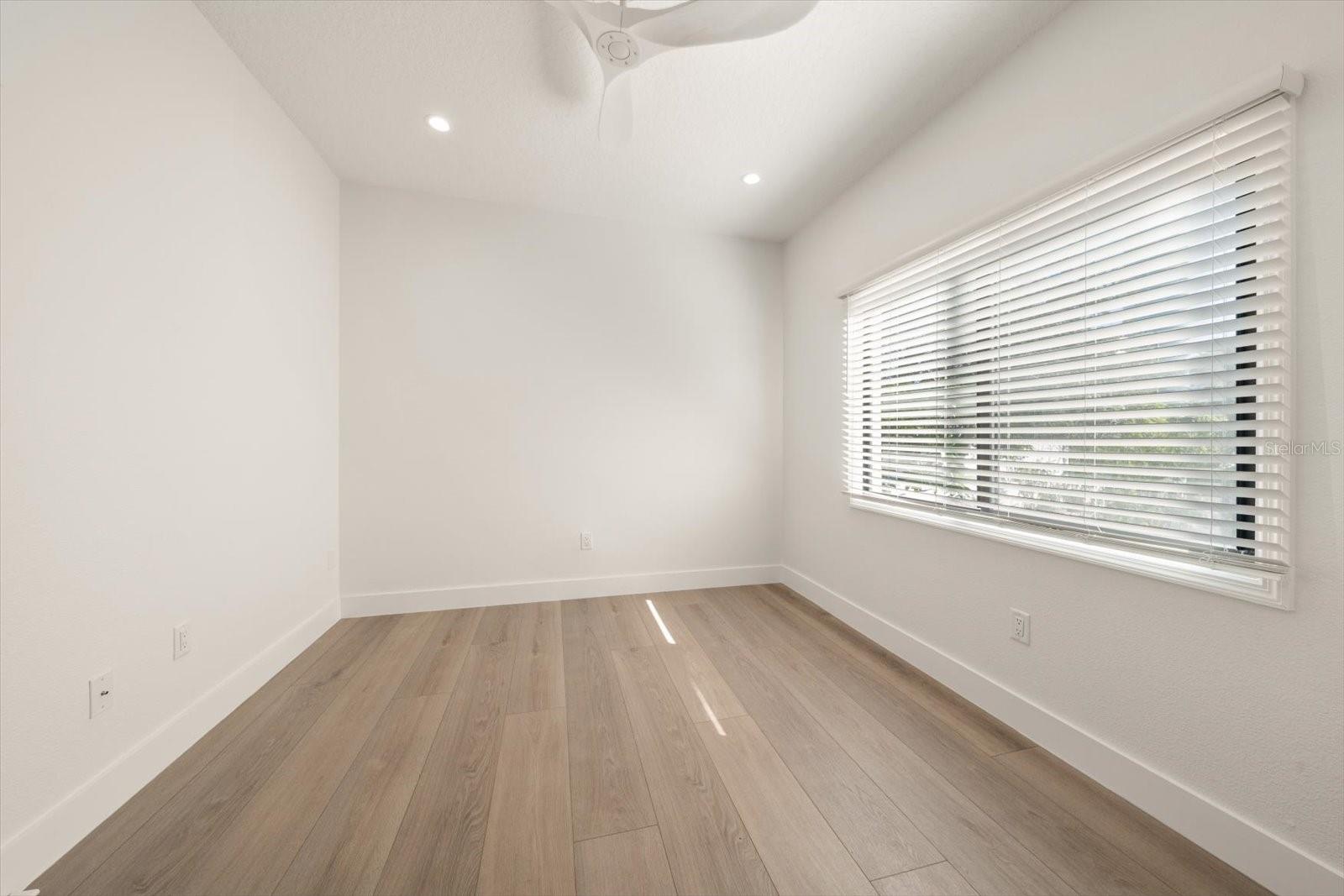 295 7TH STREET S, St Petersburg, FL 33701