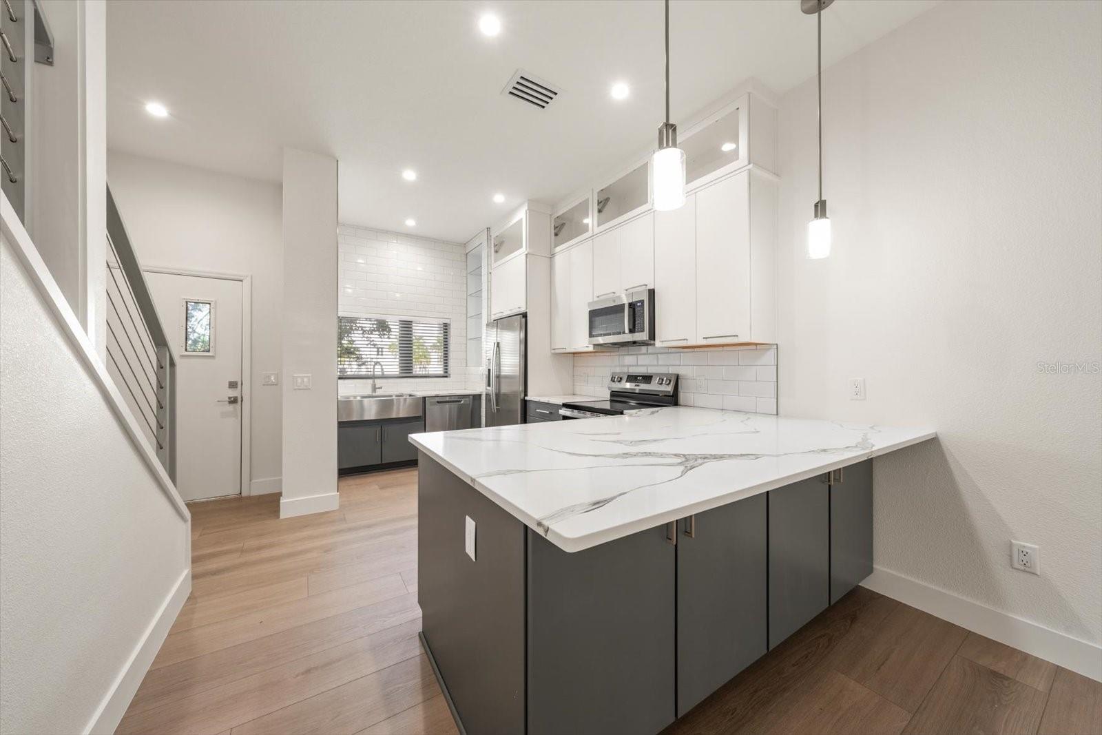 295 7TH STREET S, St Petersburg, FL 33701