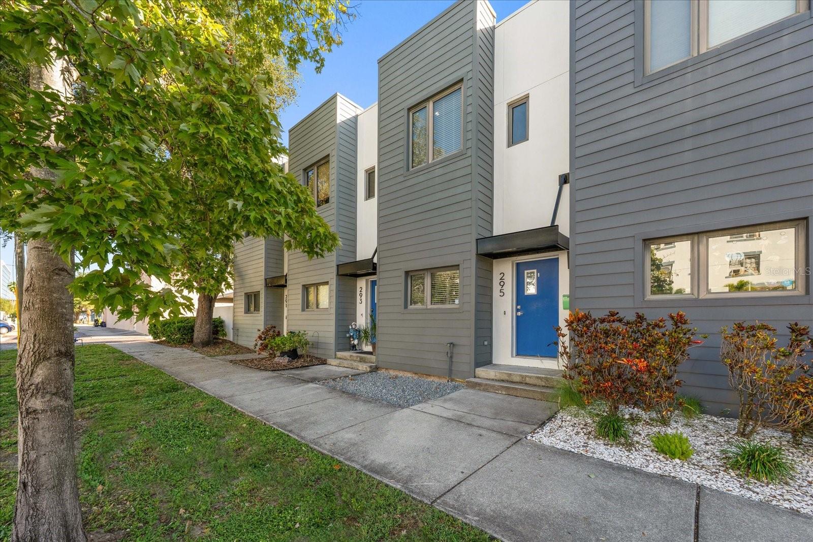 295 7TH STREET S, St Petersburg, FL 33701
