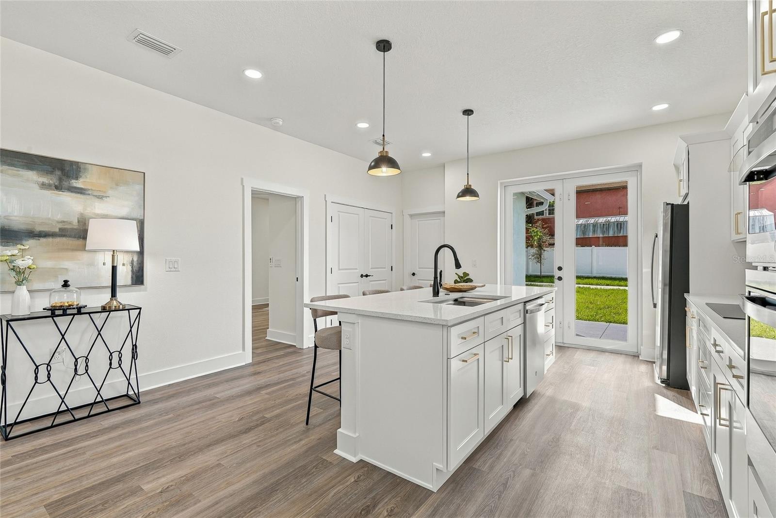 801 E GIDDENS AVENUE, Tampa, FL 33603