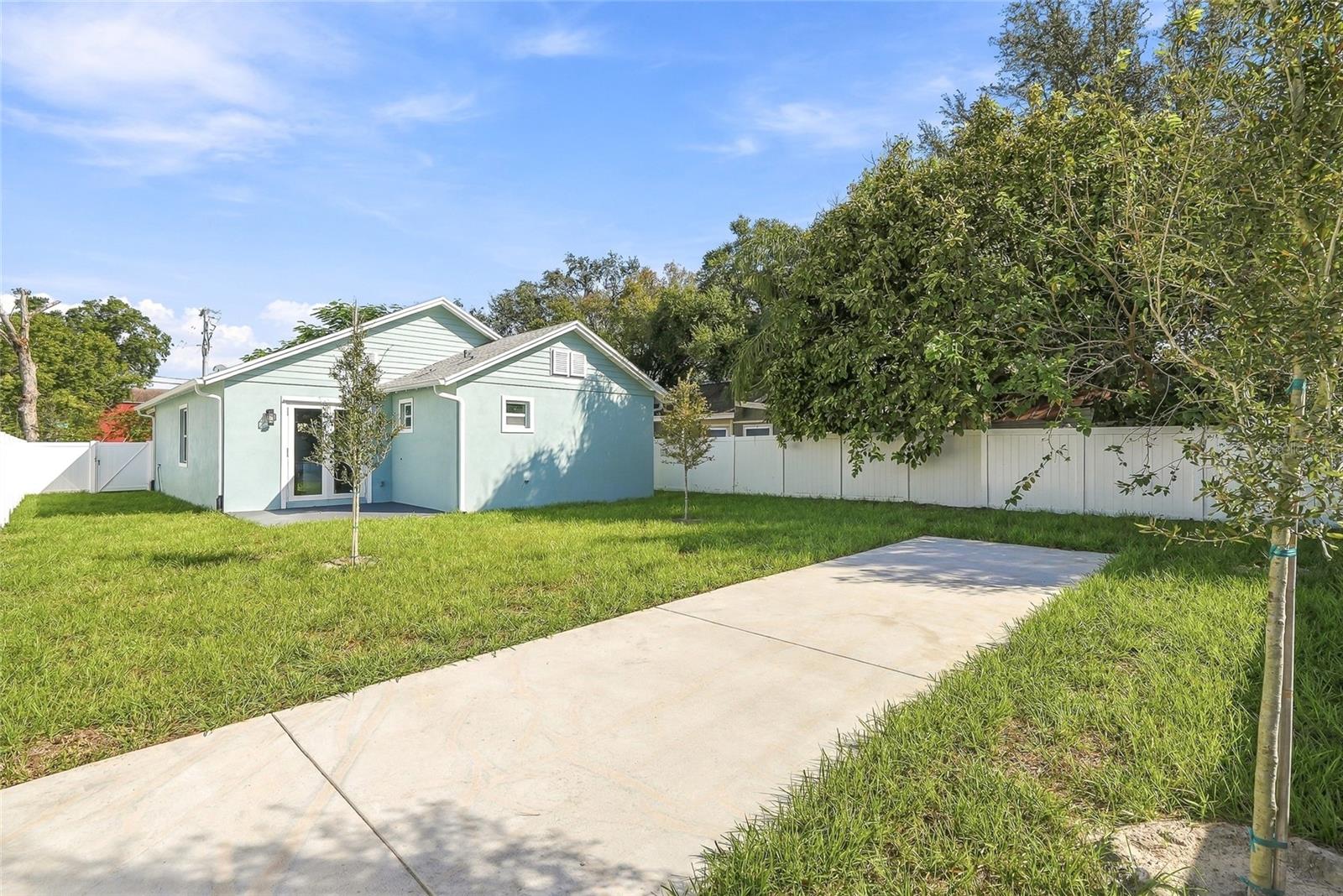 801 E GIDDENS AVENUE, Tampa, FL 33603