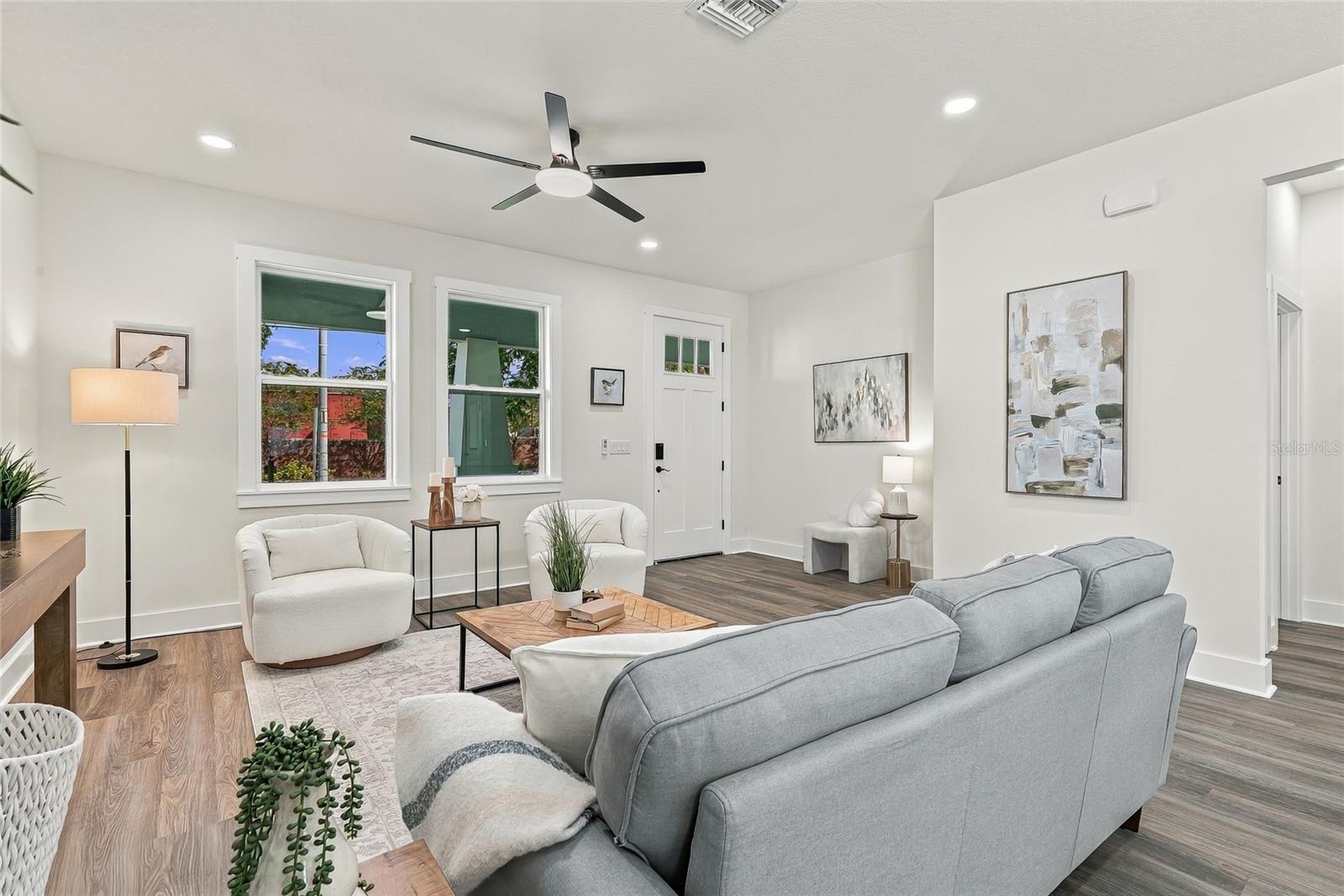 801 E GIDDENS AVENUE, Tampa, FL 33603