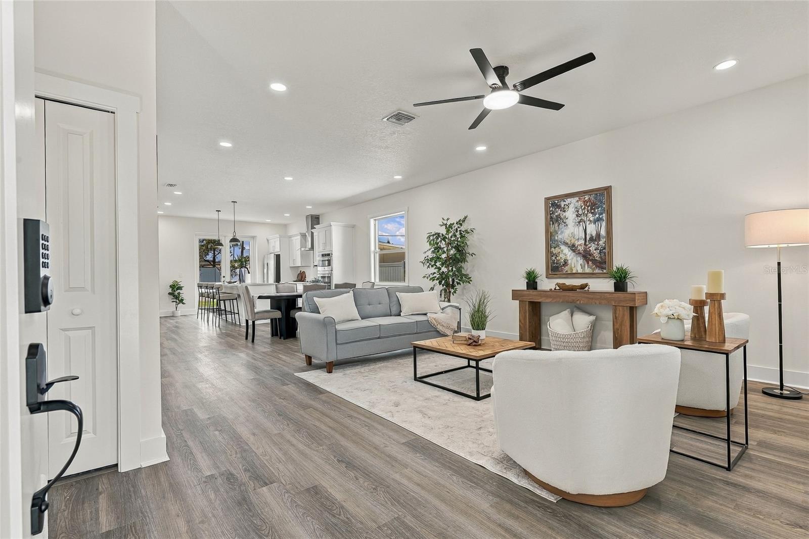 801 E GIDDENS AVENUE, Tampa, FL 33603