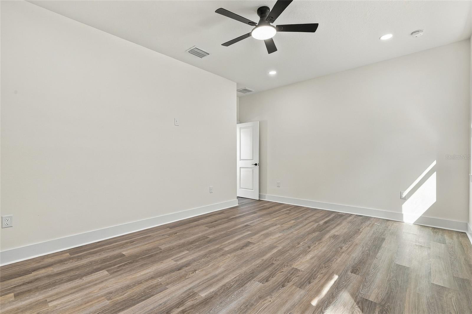 801 E GIDDENS AVENUE, Tampa, FL 33603