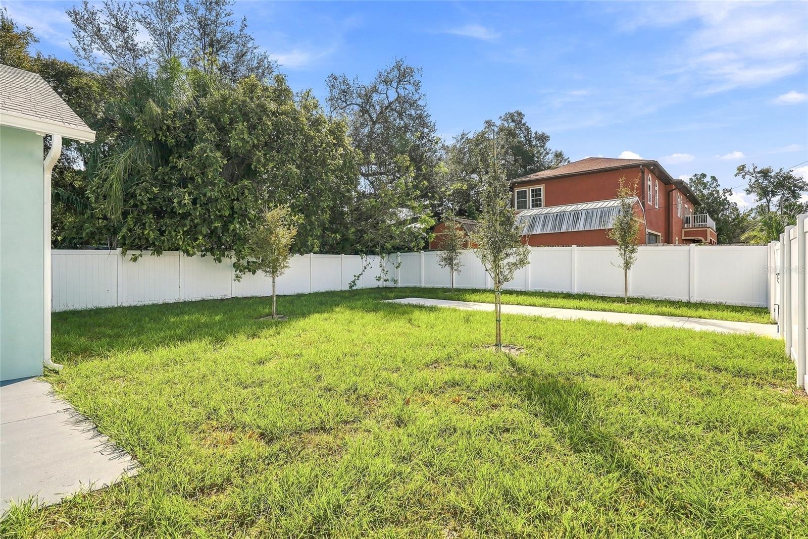 801 E GIDDENS AVENUE, Tampa, FL 33603