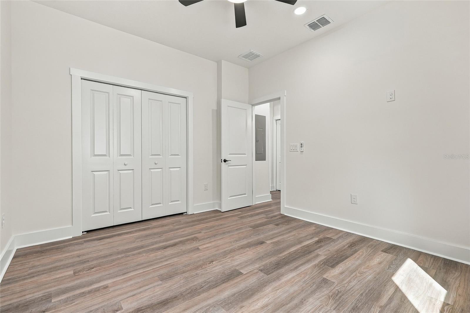 801 E GIDDENS AVENUE, Tampa, FL 33603