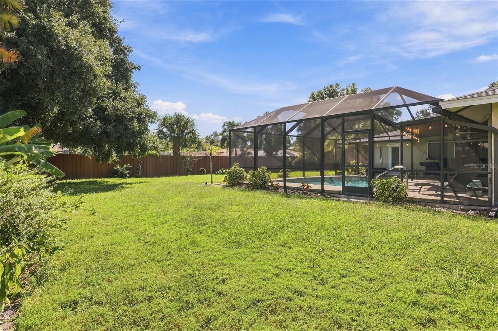 438 WHITFIELD AVENUE, Sarasota, FL 34243