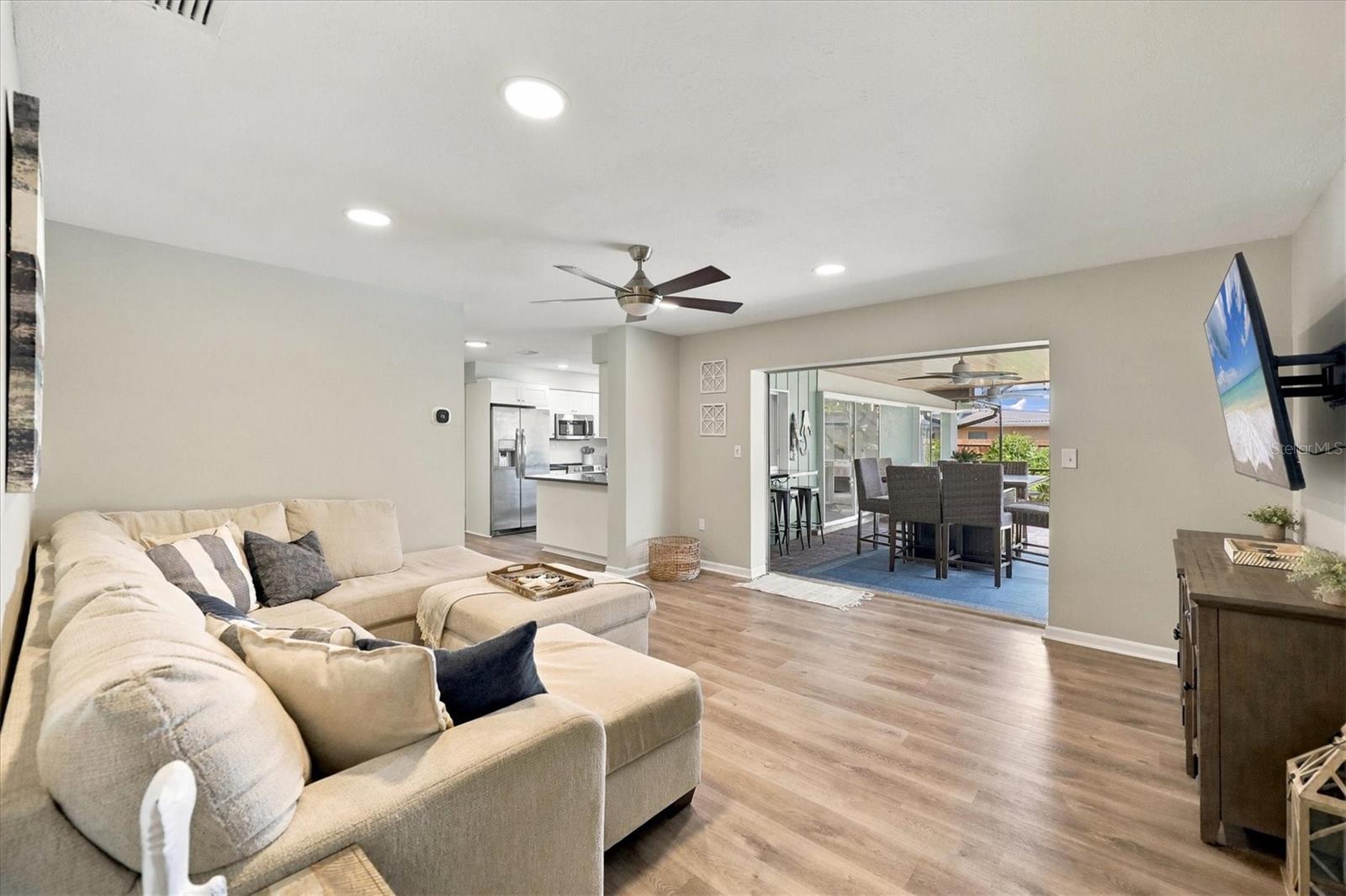 438 WHITFIELD AVENUE, Sarasota, FL 34243