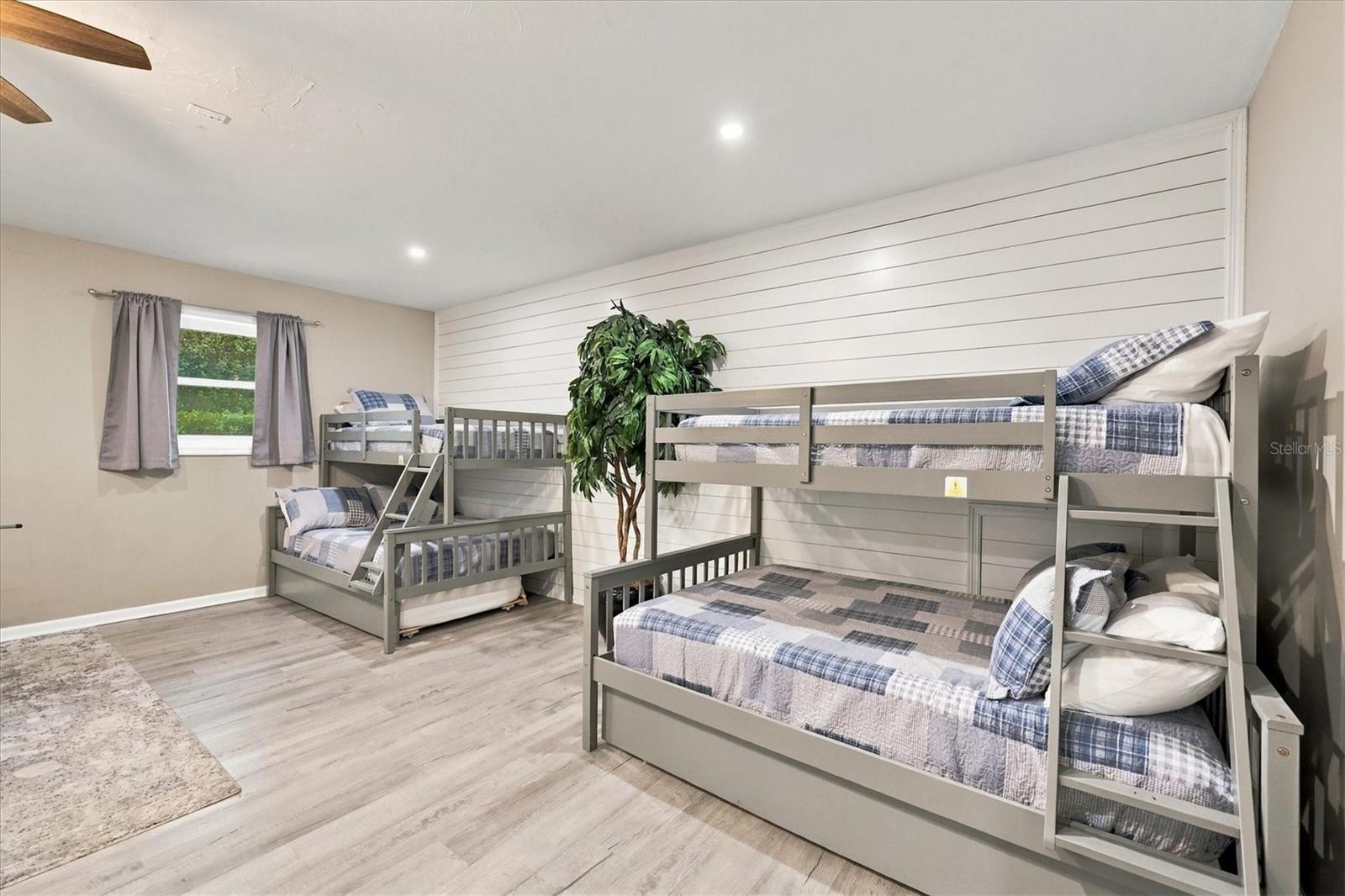 438 WHITFIELD AVENUE, Sarasota, FL 34243