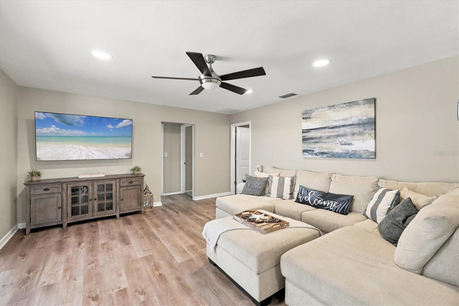 438 WHITFIELD AVENUE, Sarasota, FL 34243