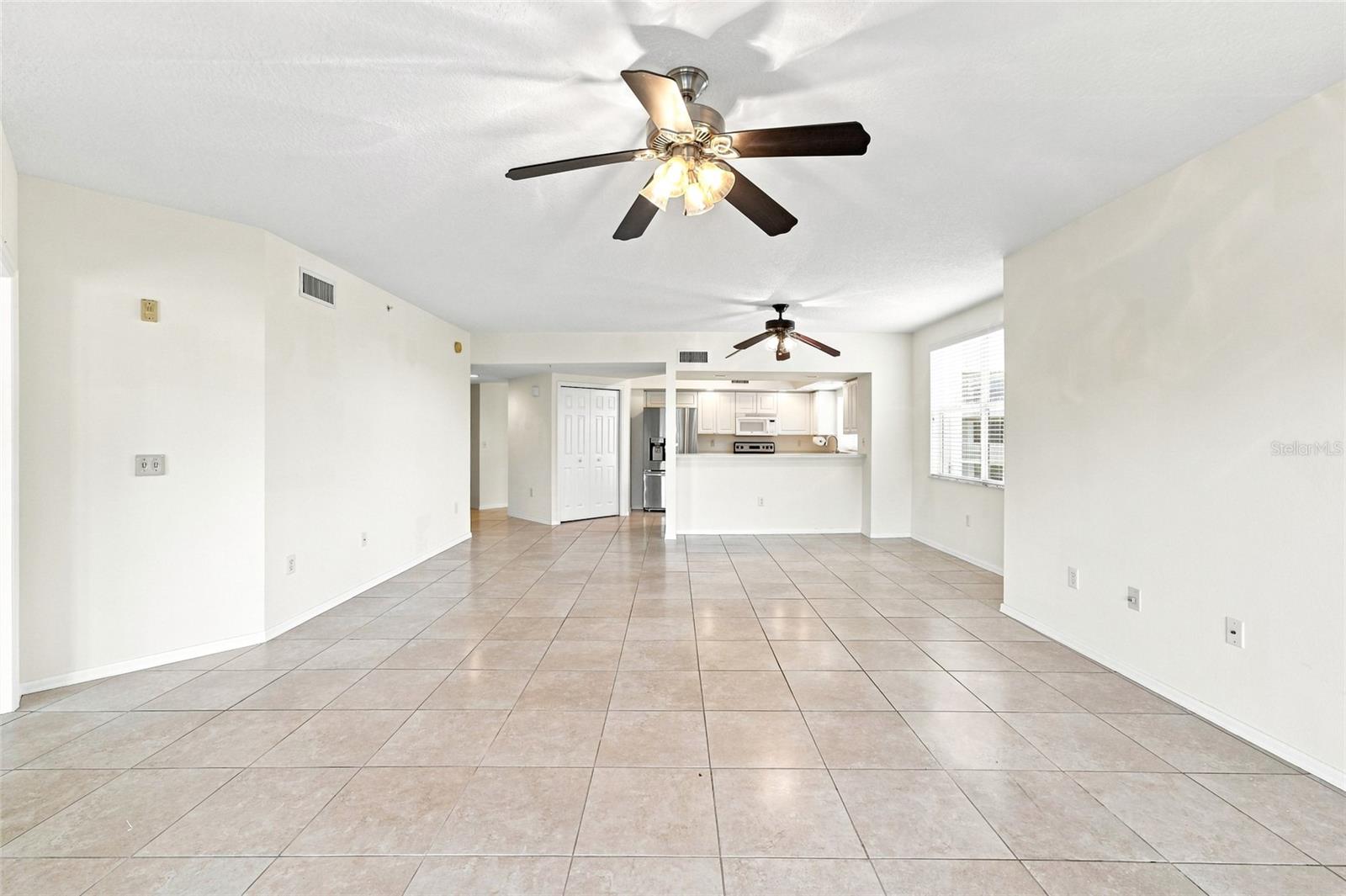 Family room/Dining room