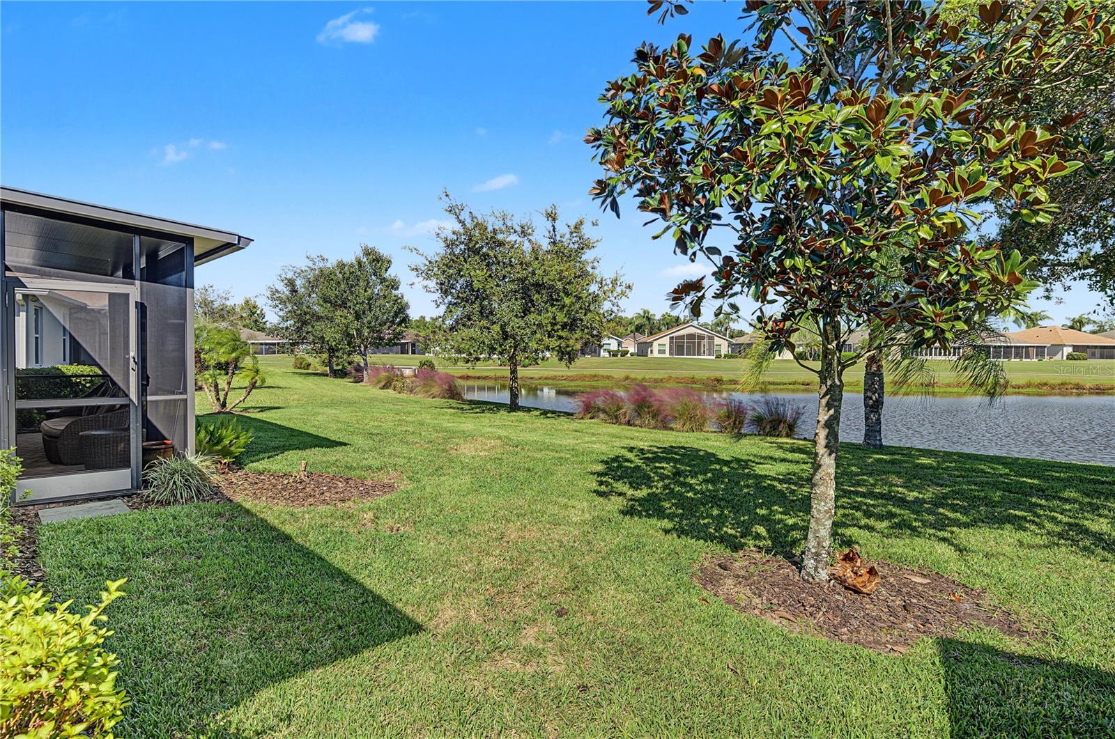 spacious side/backyard for lawn games