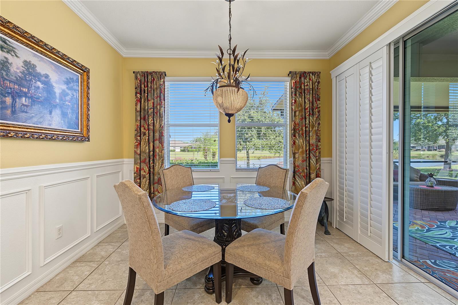 Breakfast nook with a view and lanai access