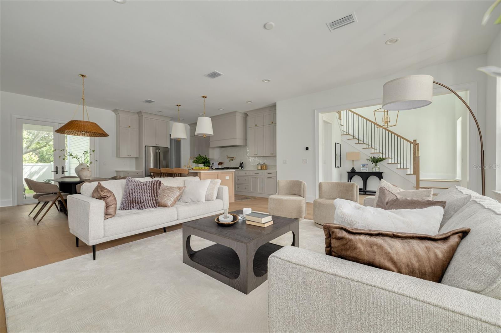 645 11 AVENUE N, St Petersburg, FL 33701