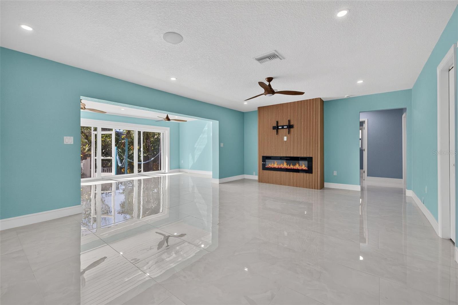 4643 BAY CREST DRIVE, Tampa, FL 33615