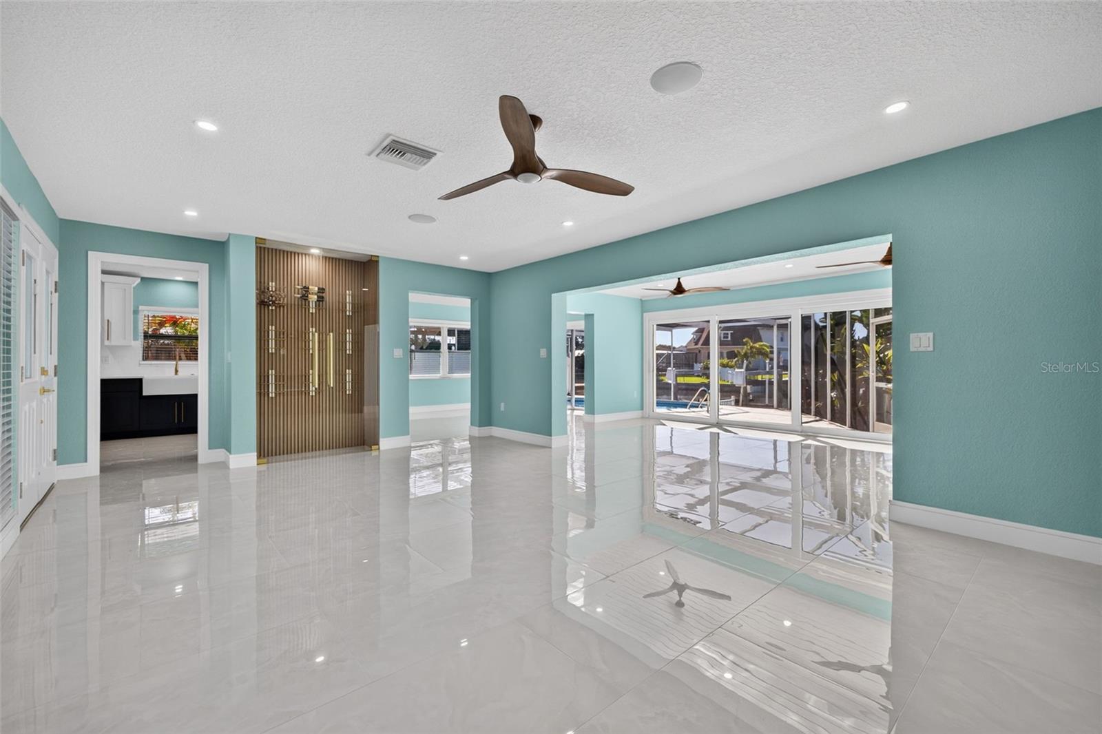 4643 BAY CREST DRIVE, Tampa, FL 33615