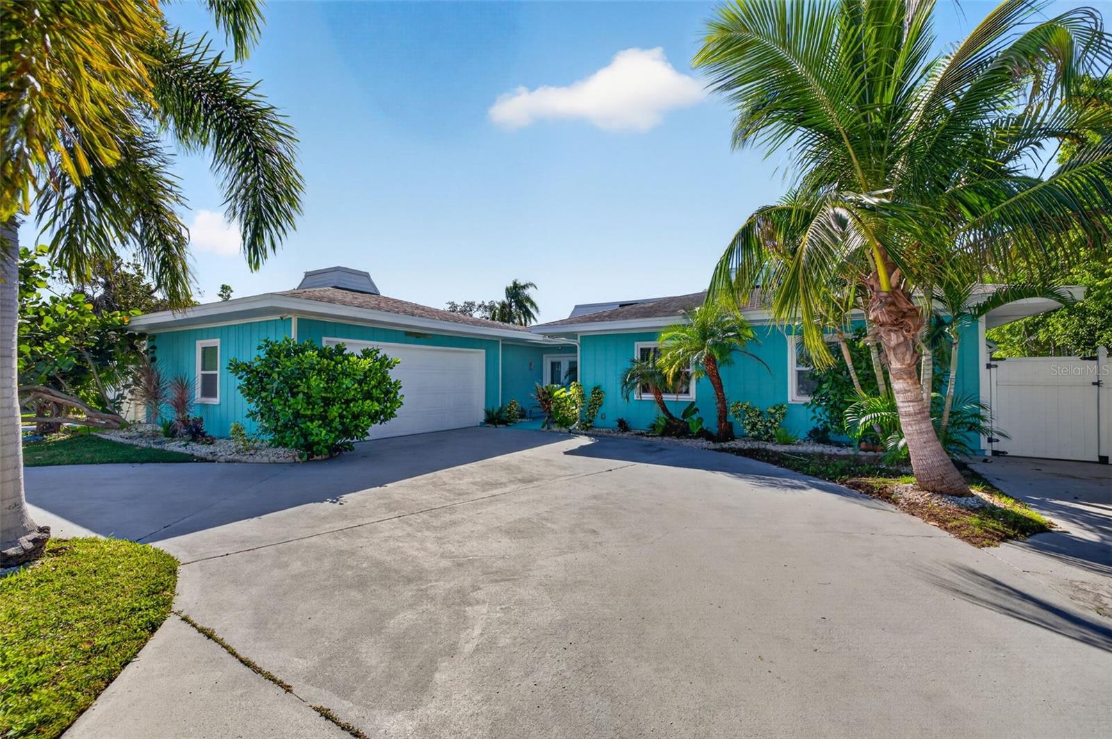4643 BAY CREST DRIVE, Tampa, FL 33615