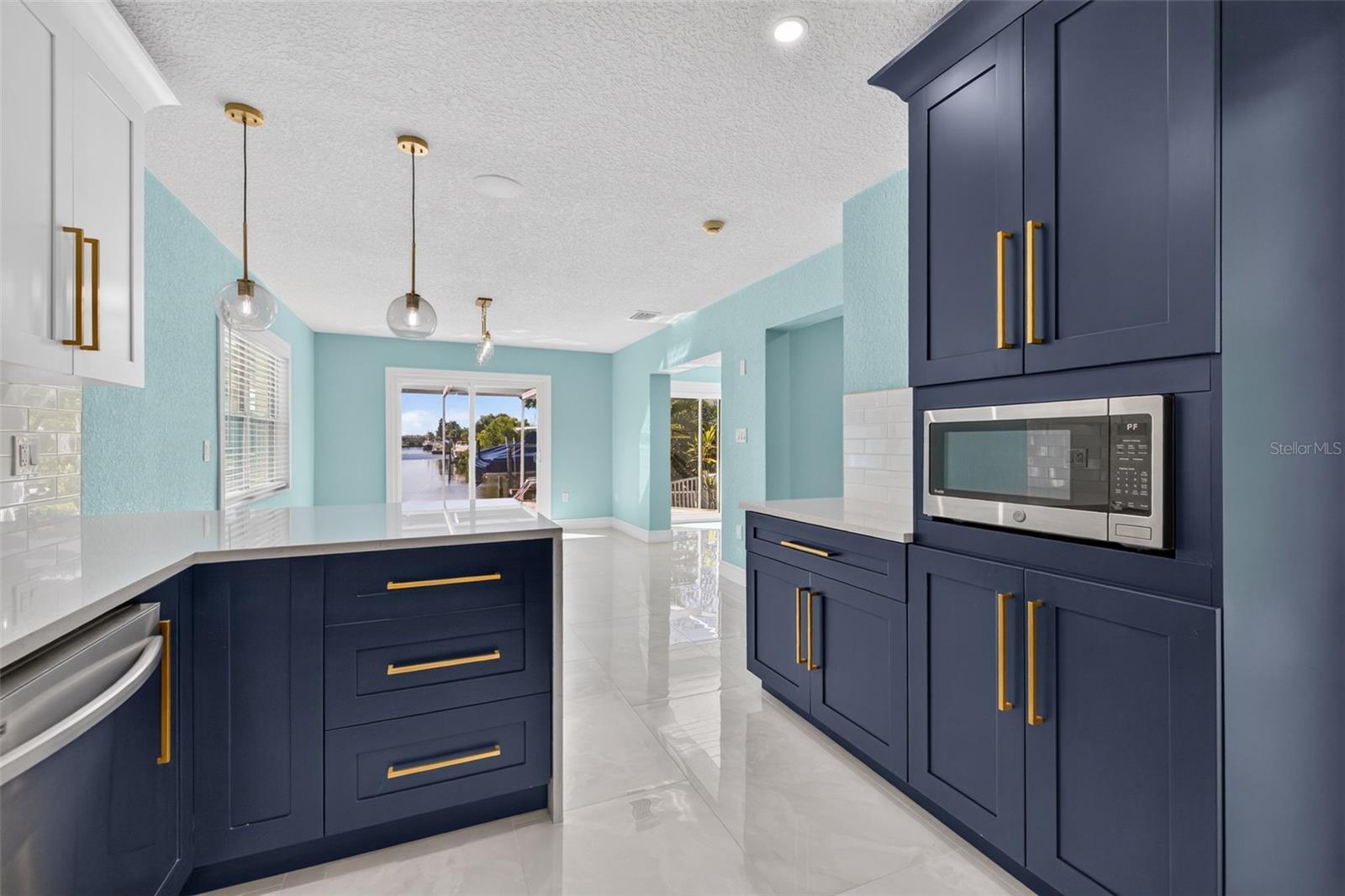 4643 BAY CREST DRIVE, Tampa, FL 33615