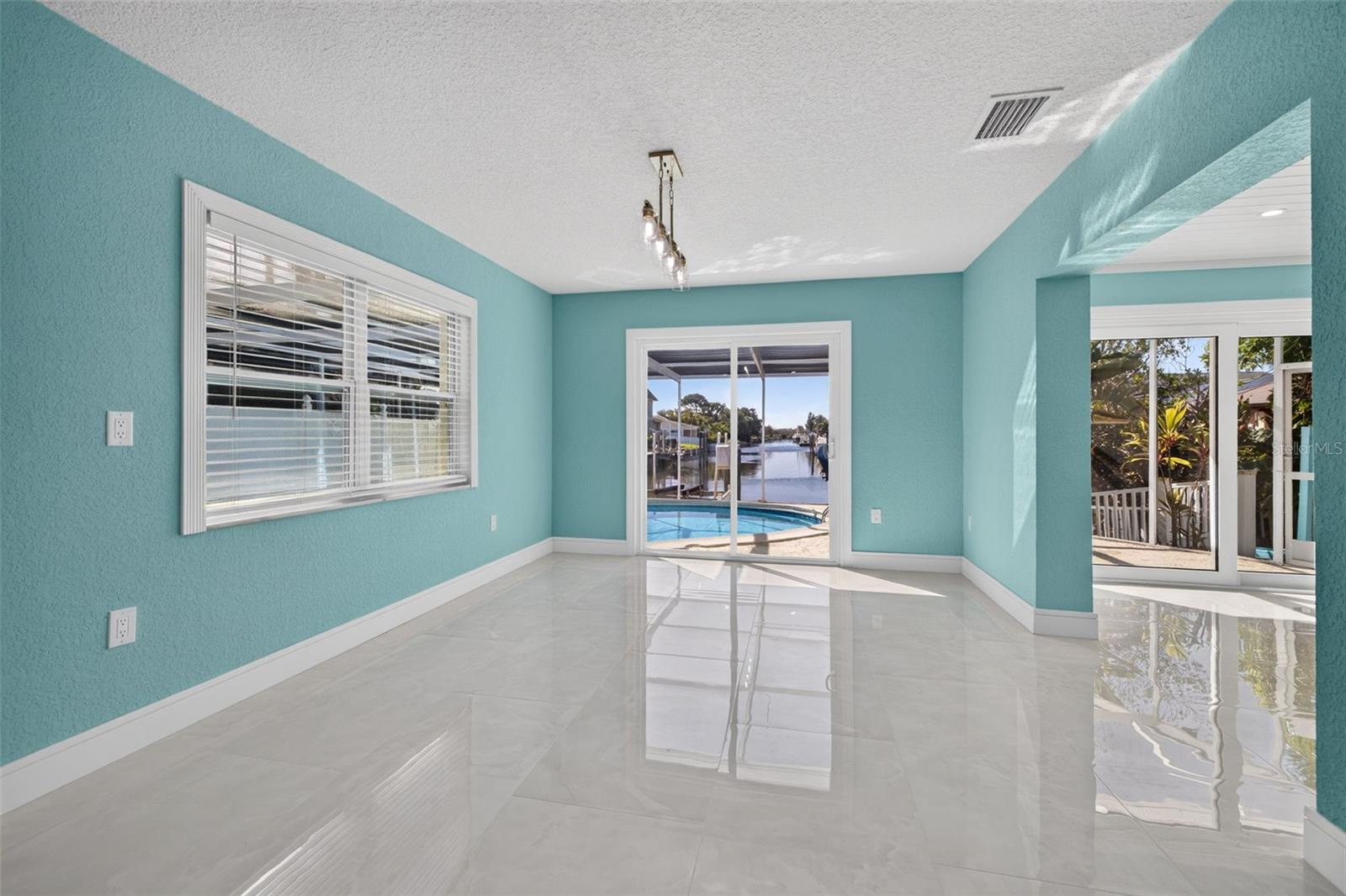 4643 BAY CREST DRIVE, Tampa, FL 33615