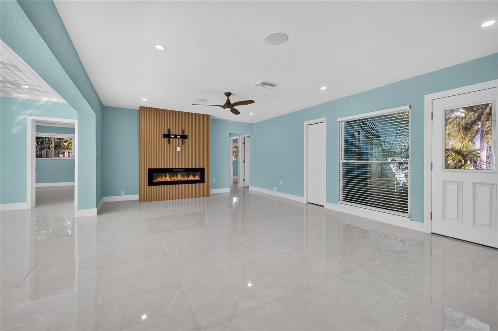 4643 BAY CREST DRIVE, Tampa, FL 33615