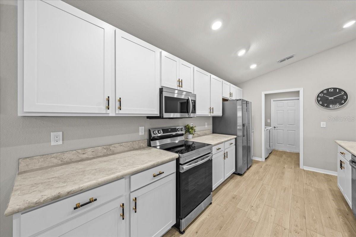 1041 MONTGOMERY LANE, Polk City, FL 33868