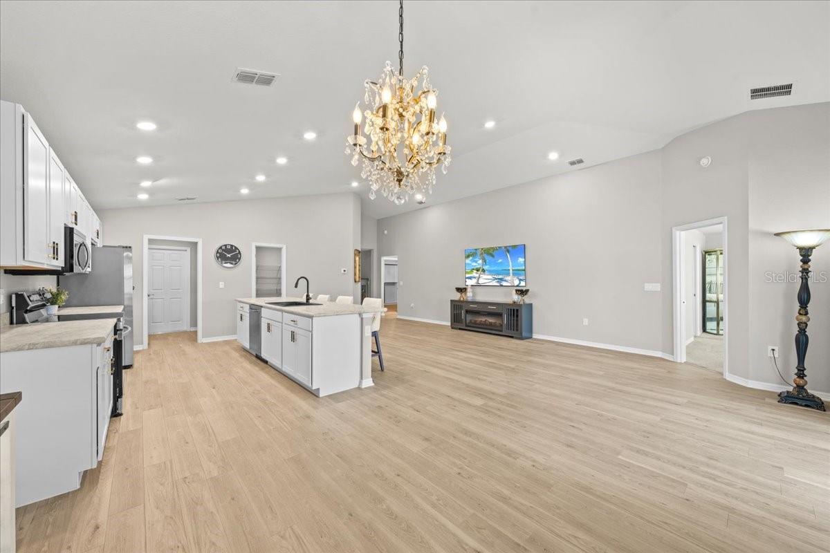 1041 MONTGOMERY LANE, Polk City, FL 33868