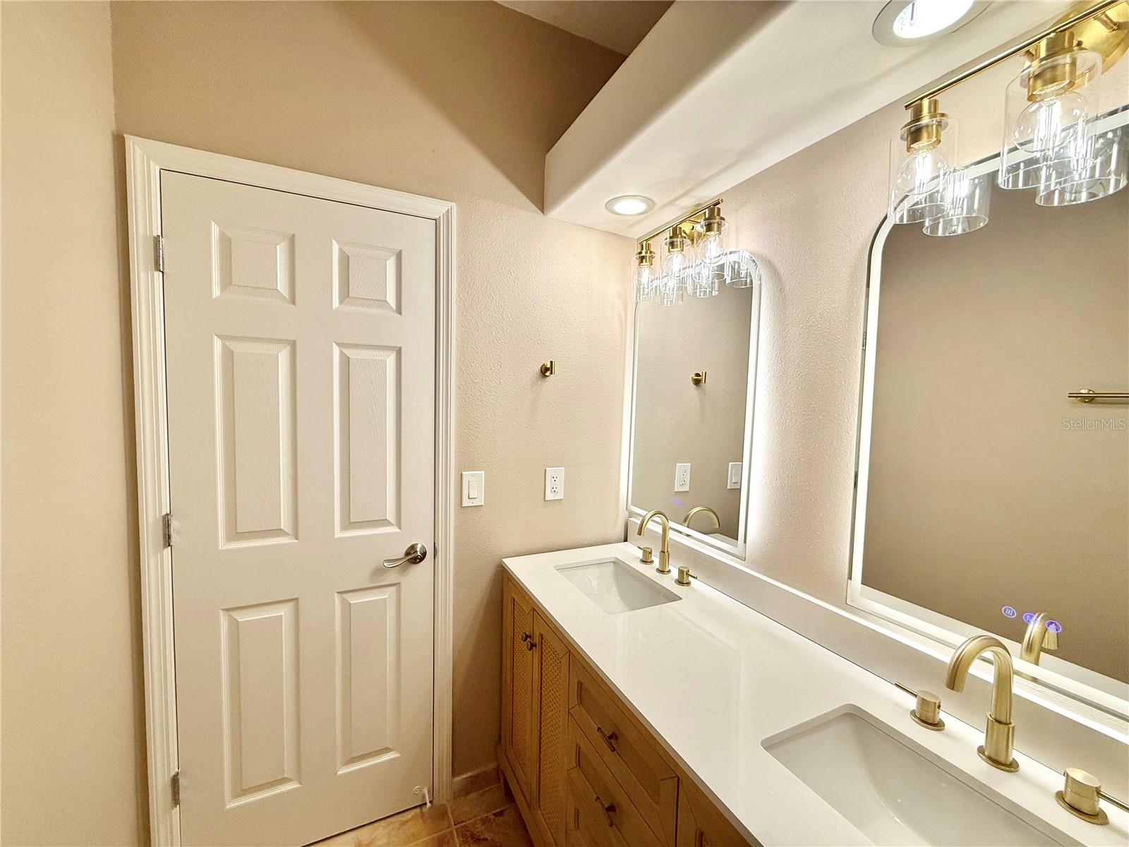 10334 LONGWOOD DRIVE, Seminole, FL 33777