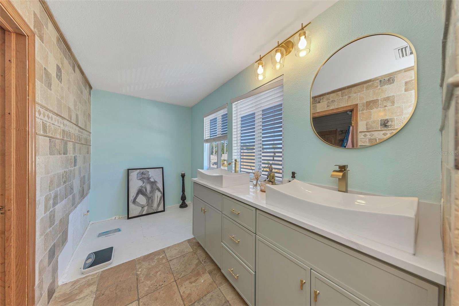 780 N MISSOURI AVENUE, Largo, FL 33770
