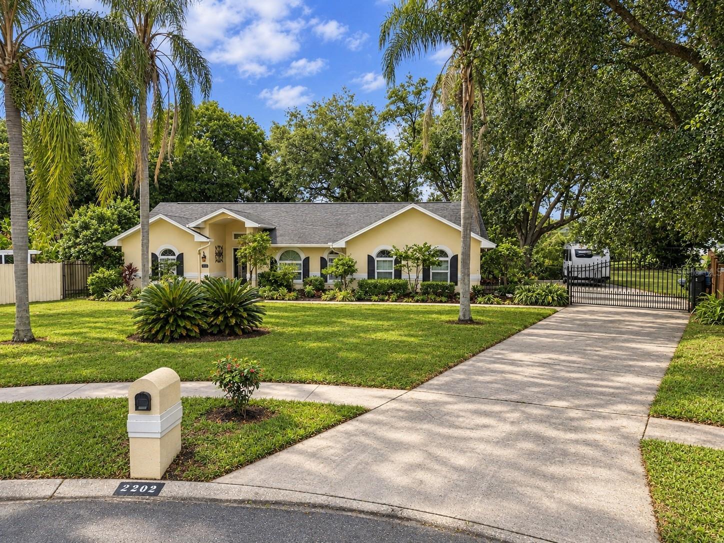 2202 GLEN MIST DRIVE, Valrico, FL 33594