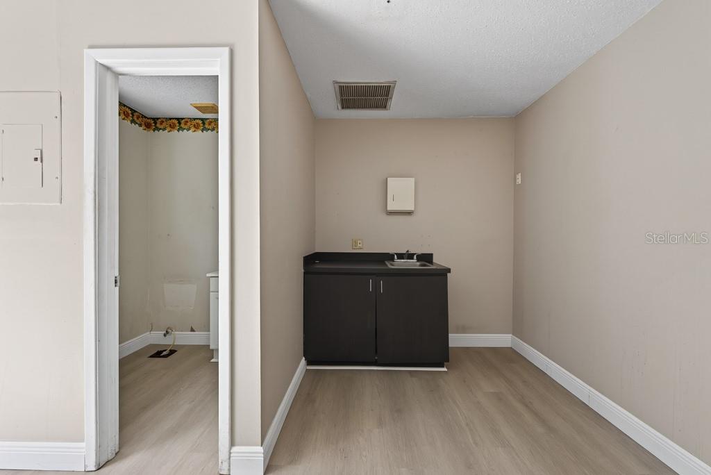 7416 COMMERCE STREET, Riverview, FL 33578