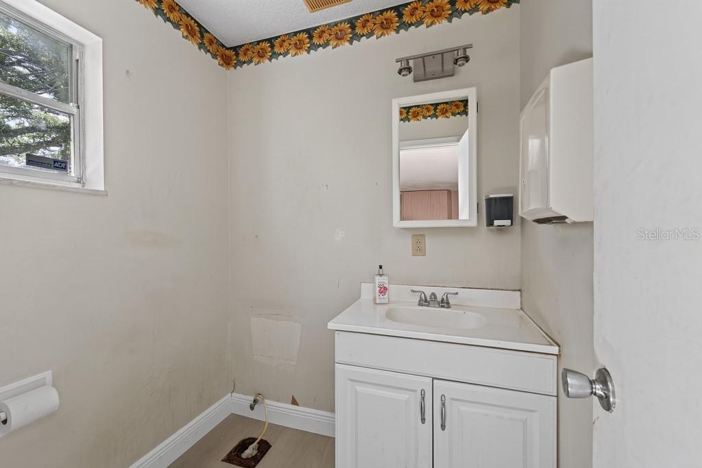 7416 COMMERCE STREET, Riverview, FL 33578