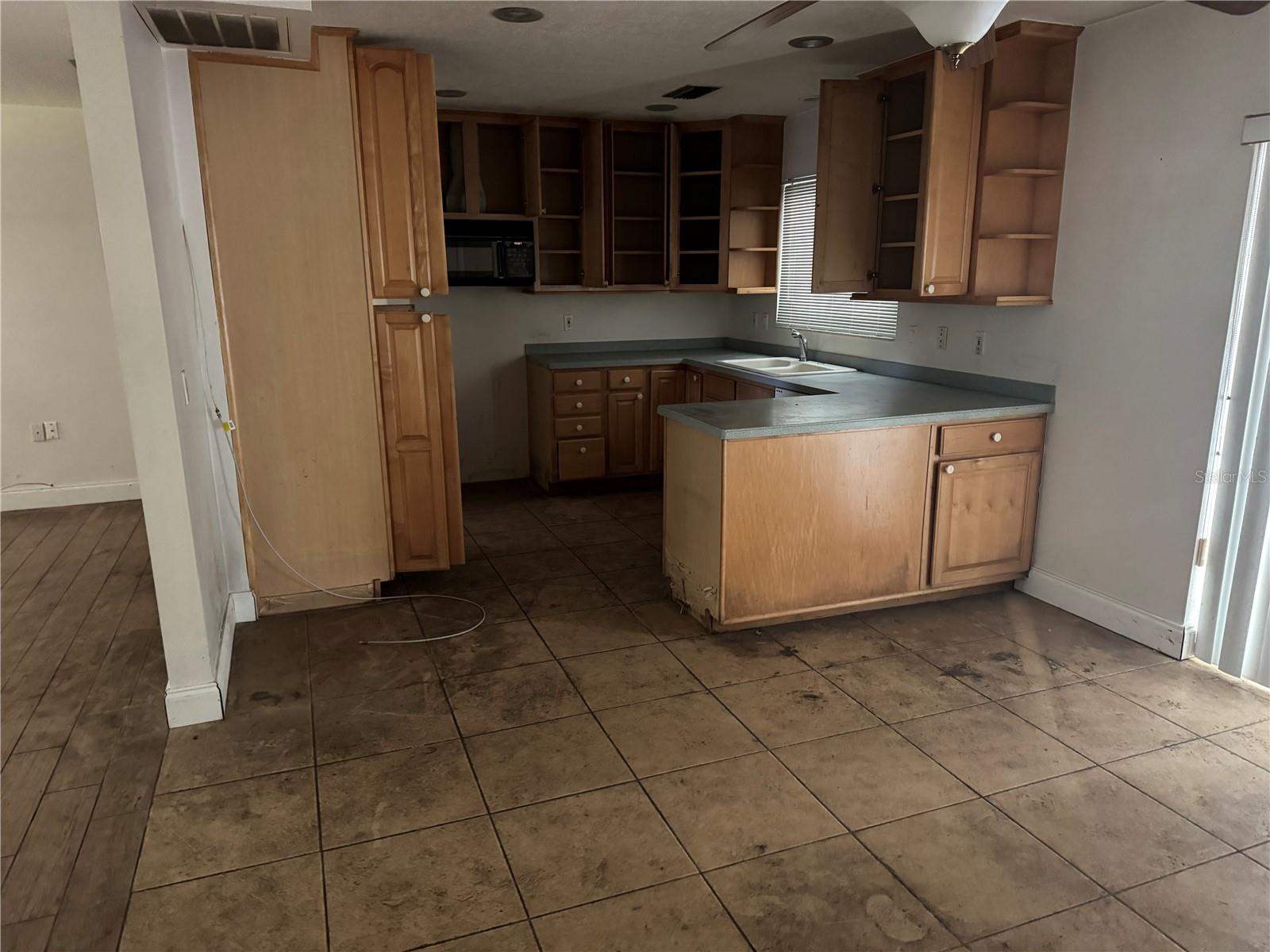 1640 KAY DRIVE, Largo, FL 33770