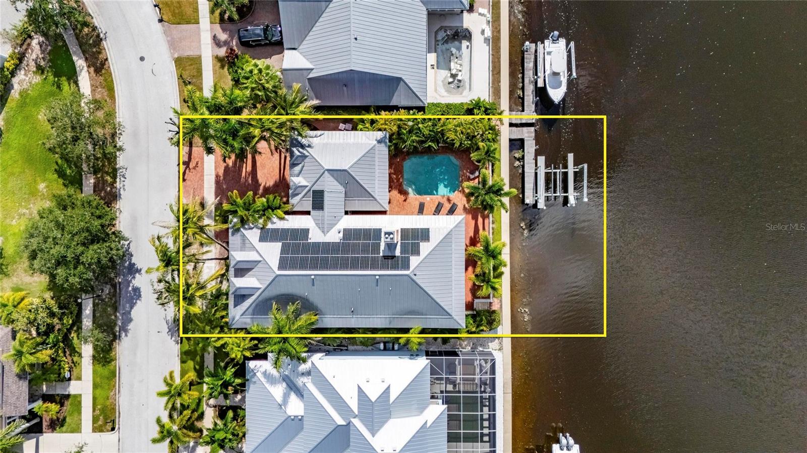 825 ISLEBAY DRIVE, Apollo Beach, FL 33572