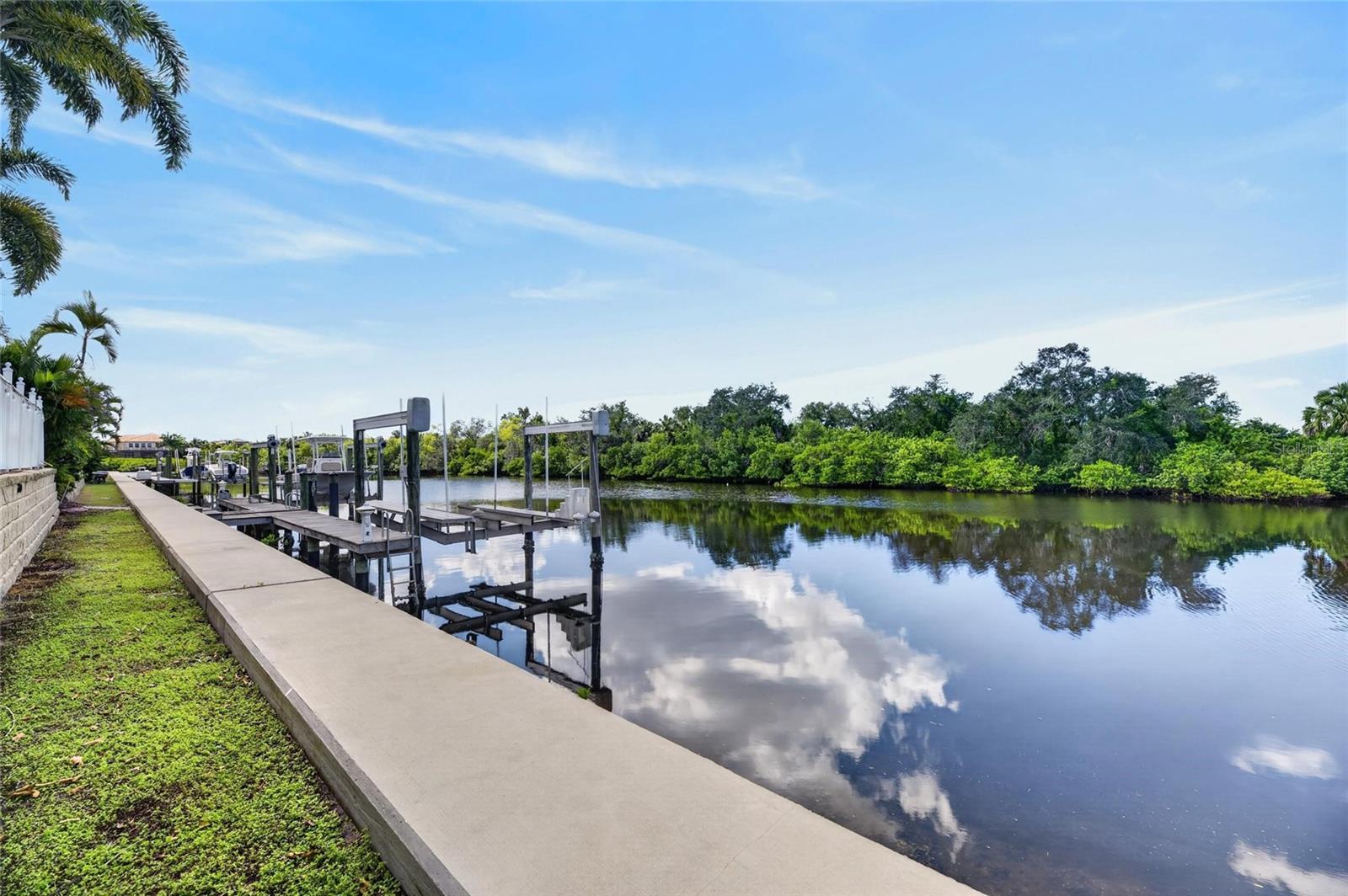 825 ISLEBAY DRIVE, Apollo Beach, FL 33572