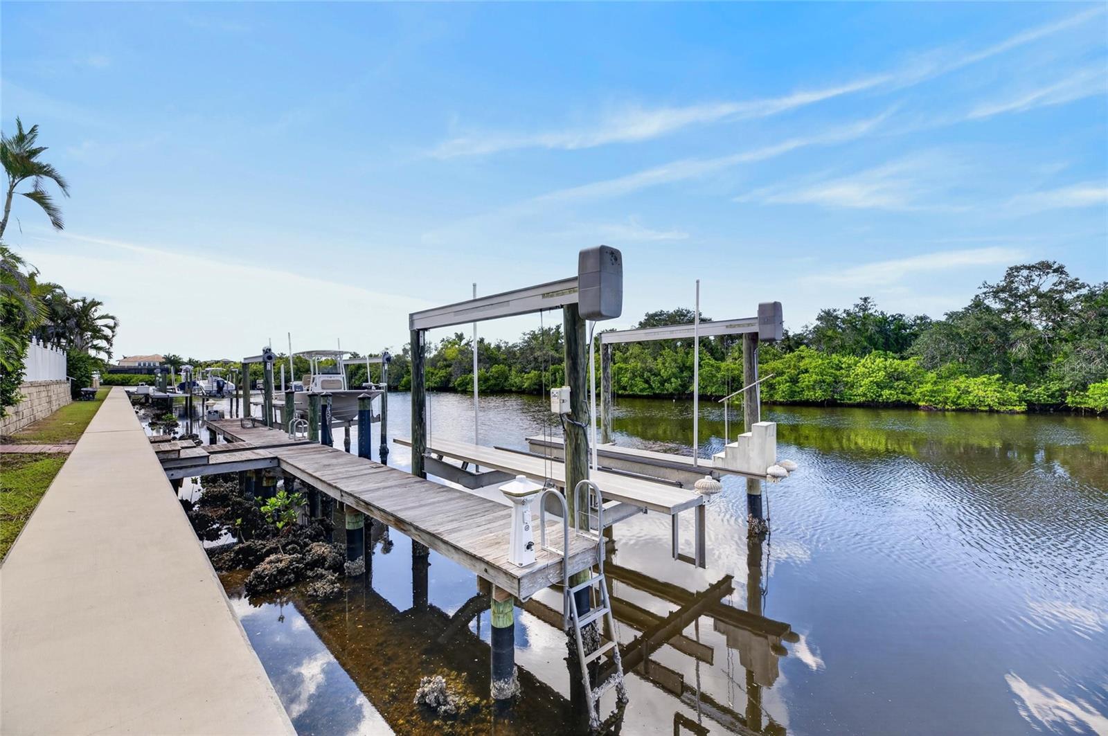 825 ISLEBAY DRIVE, Apollo Beach, FL 33572