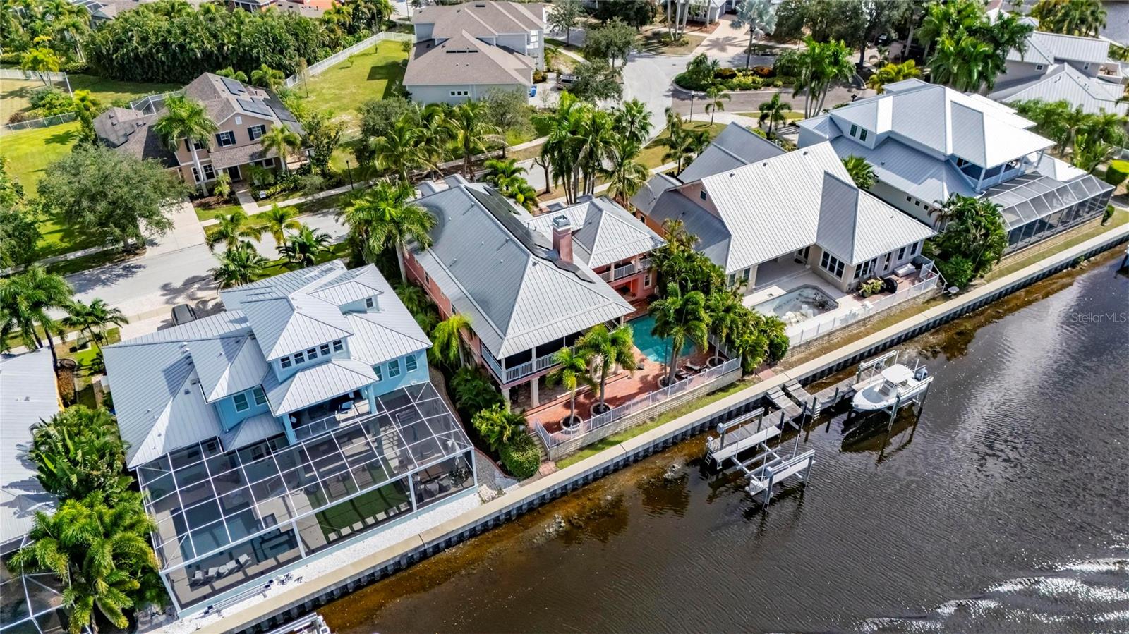 825 ISLEBAY DRIVE, Apollo Beach, FL 33572