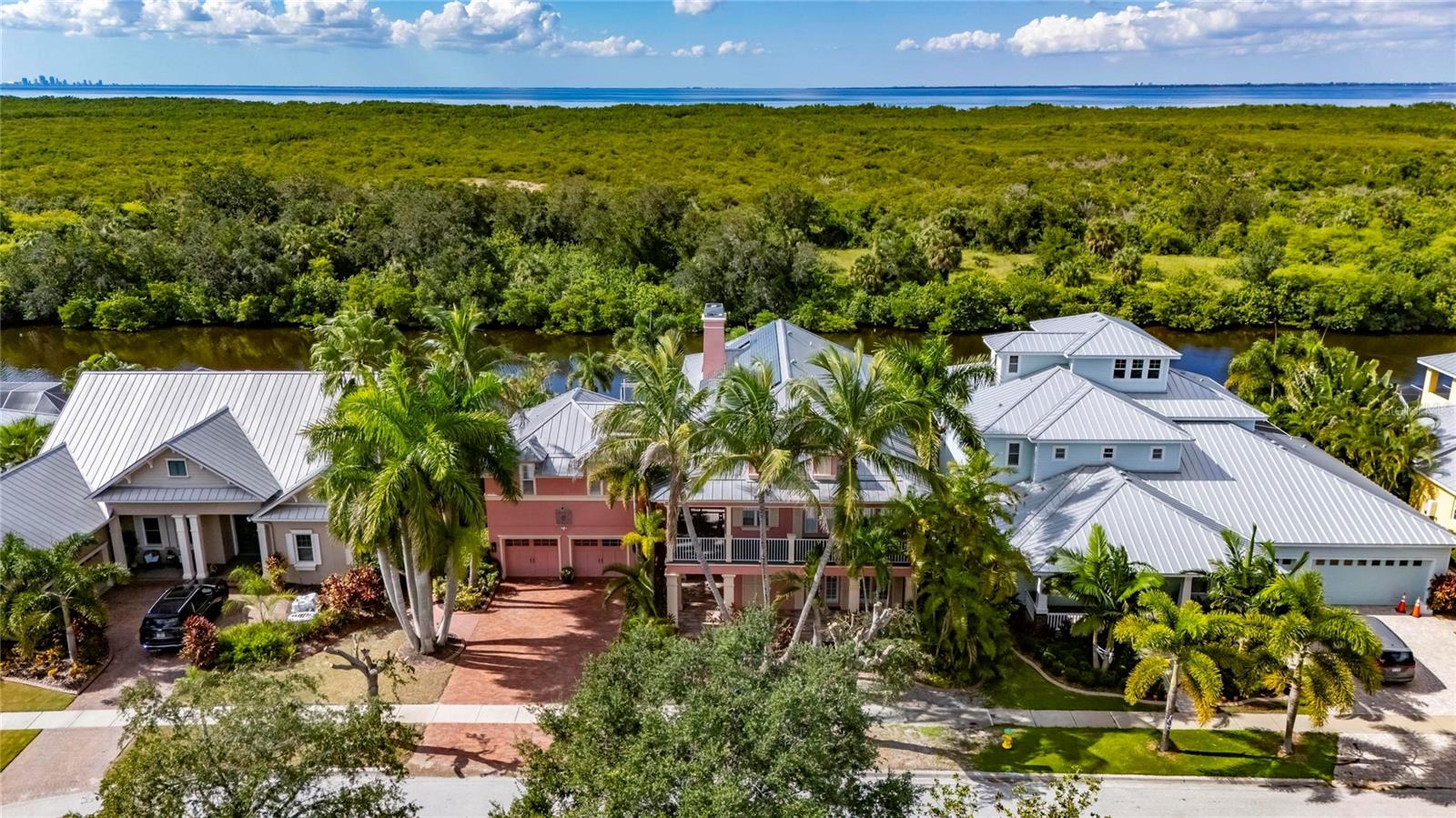 825 ISLEBAY DRIVE, Apollo Beach, FL 33572