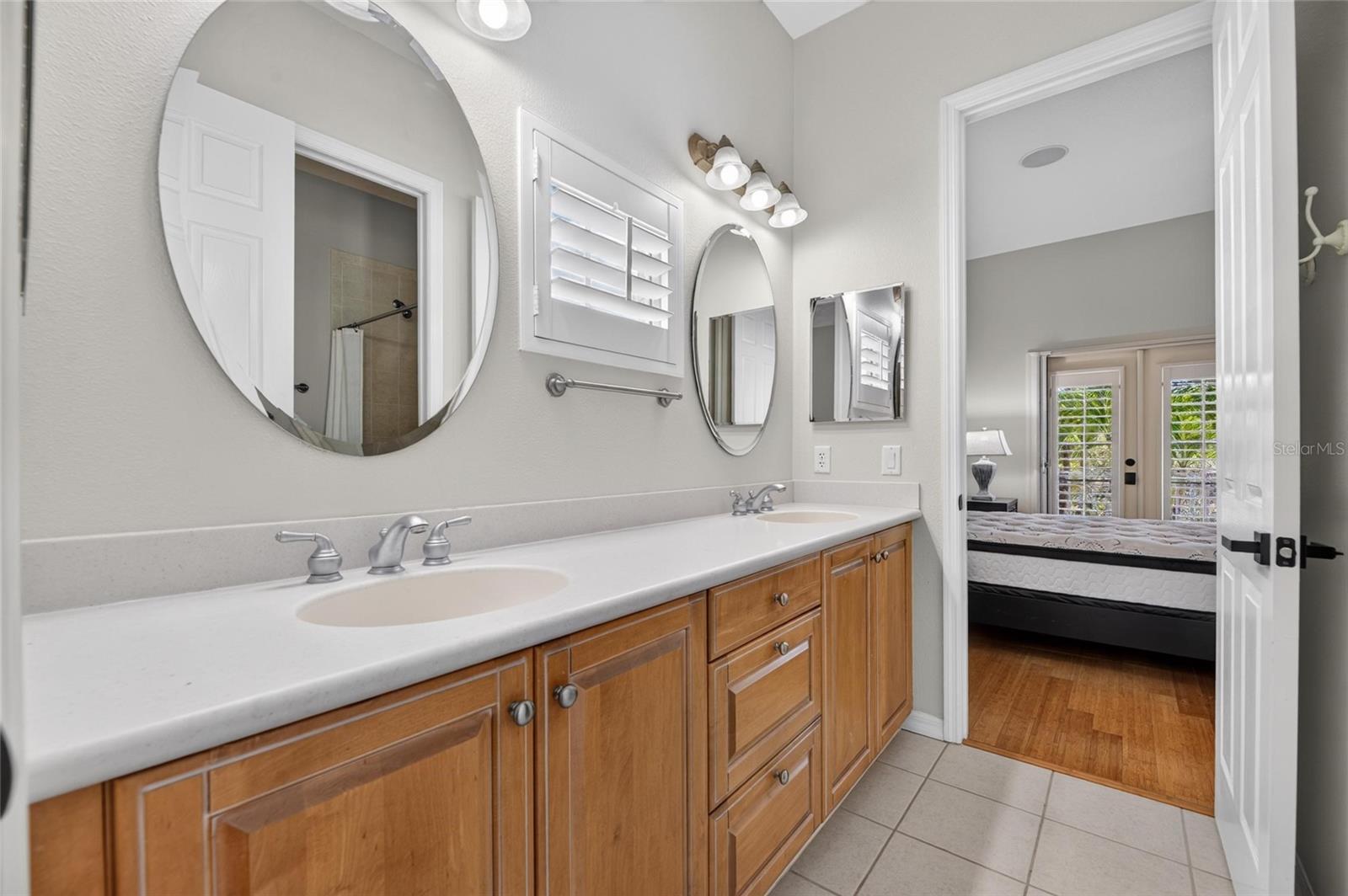 825 ISLEBAY DRIVE, Apollo Beach, FL 33572