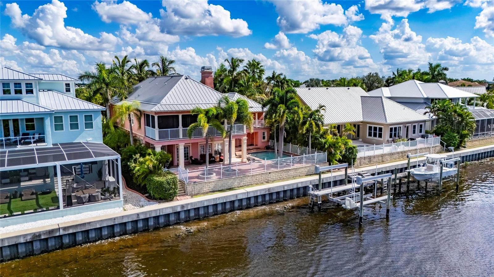 825 ISLEBAY DRIVE, Apollo Beach, FL 33572