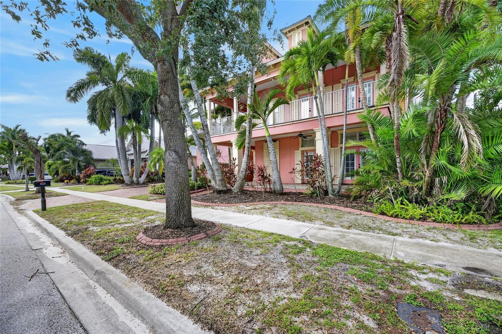 825 ISLEBAY DRIVE, Apollo Beach, FL 33572